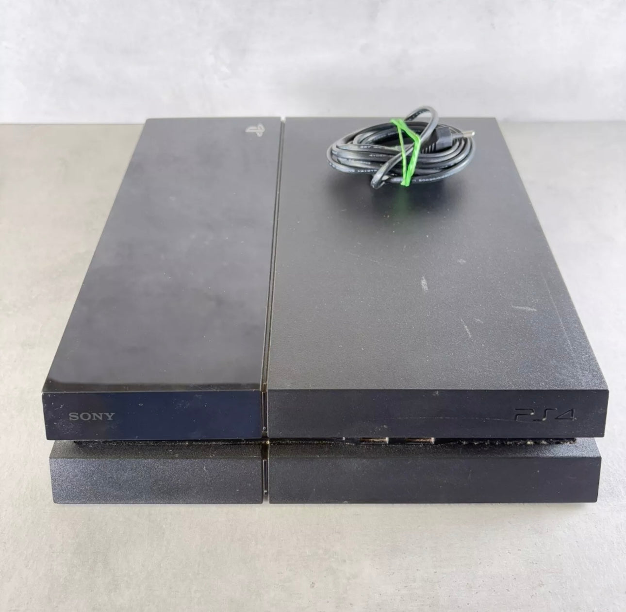 PlayStation 4 Console + Cavo
