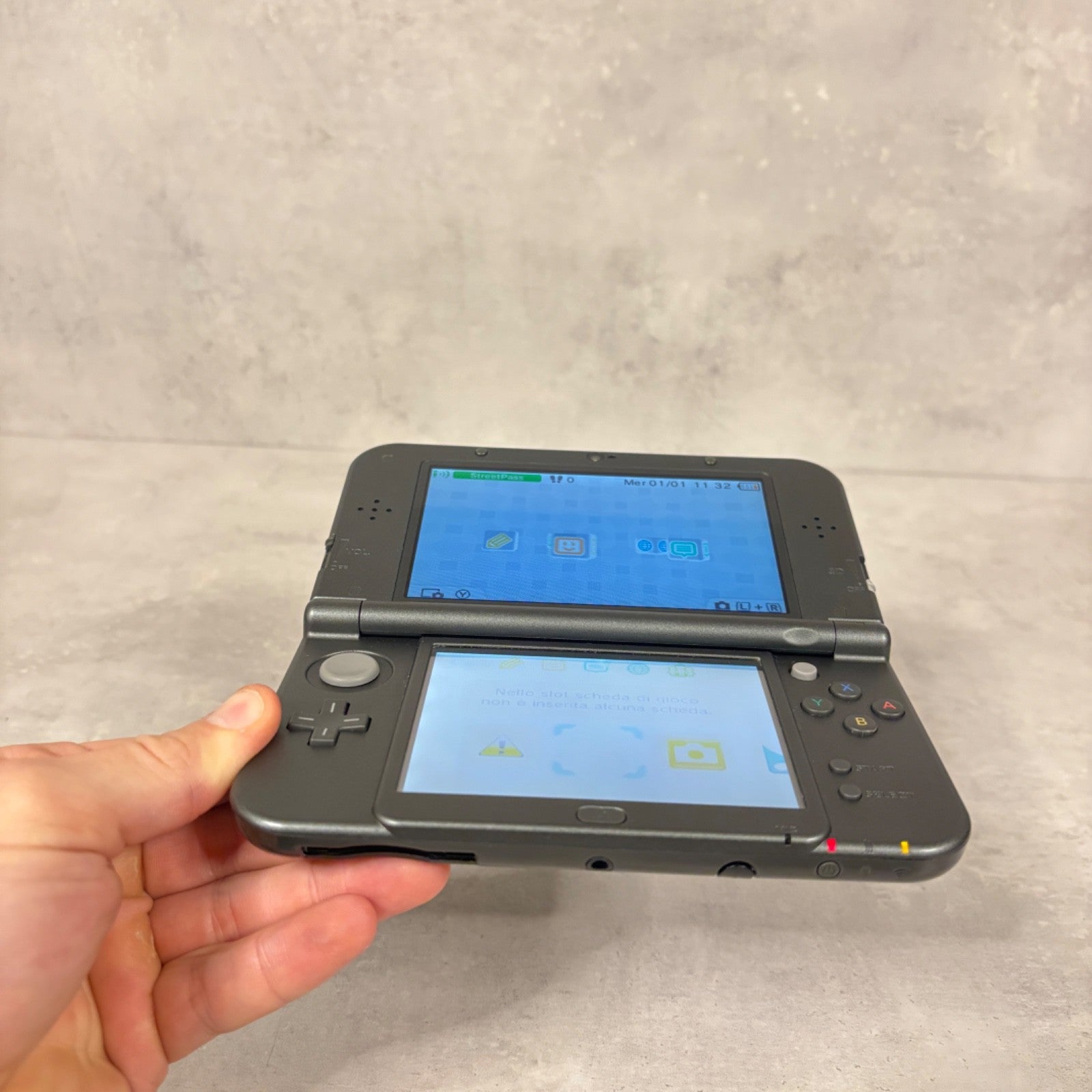 NEW NINTENDO 3DS XL CONSOLE Nero Con Scatola + Caricatore