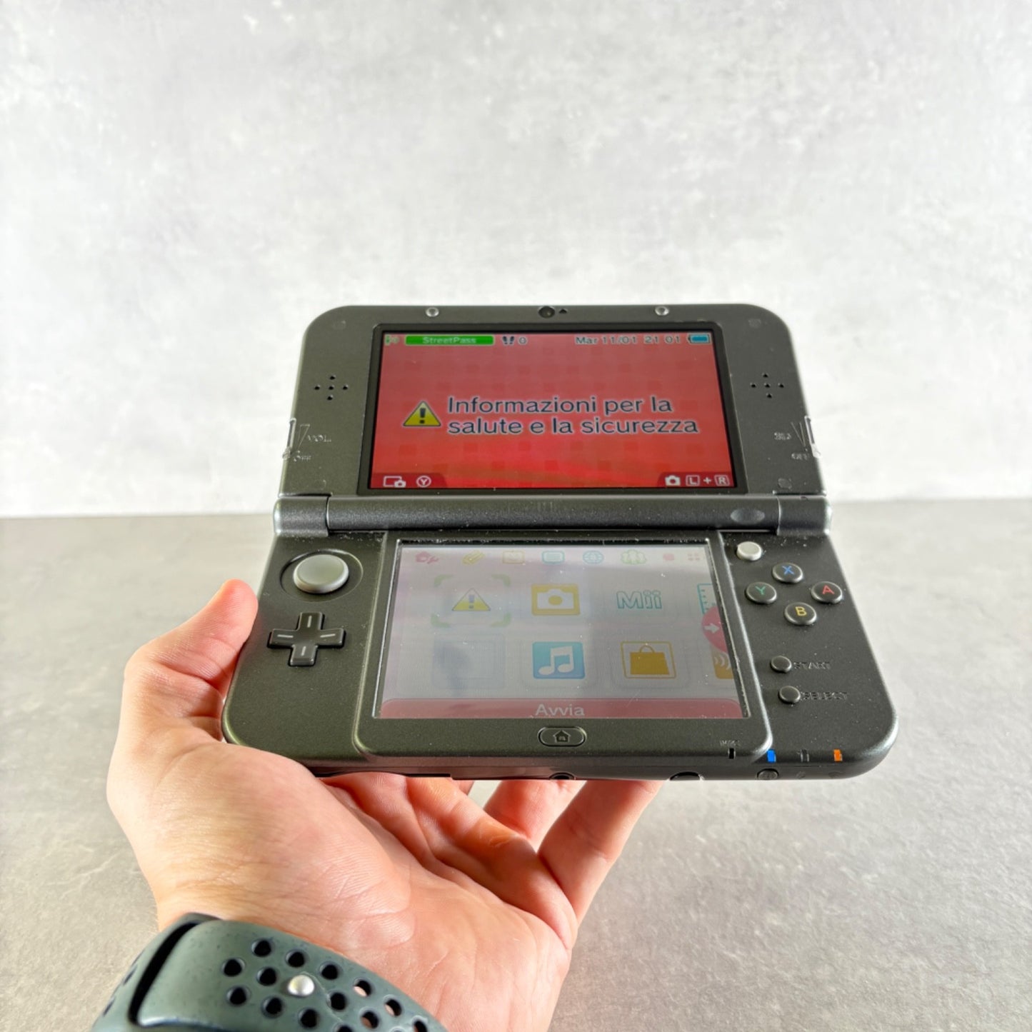 NEW NINTENDO 3DS XL CONSOLE Nero Con Scatola + Caricatore