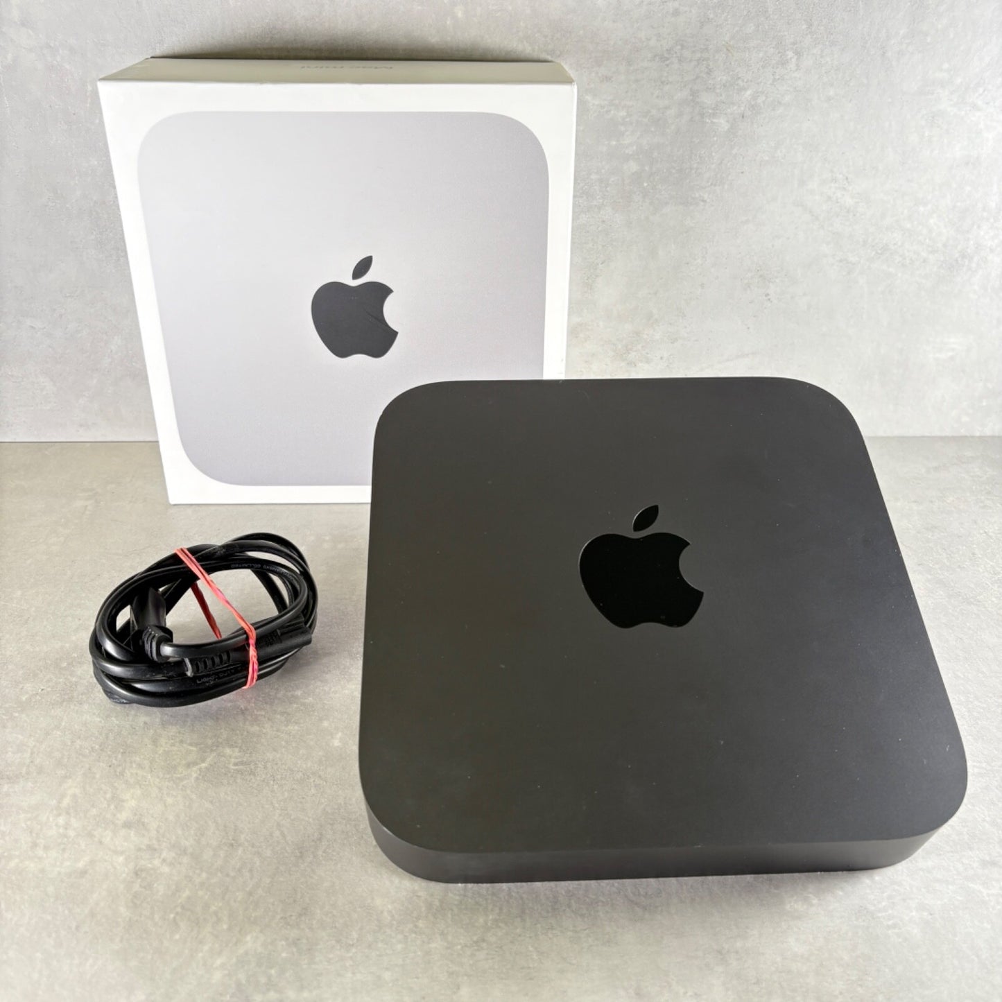 APPLE MAC MINI 2018 128GB SSD Intel quad core i3 3,6 GHz 8GB RAM Sequoia 15.0.1