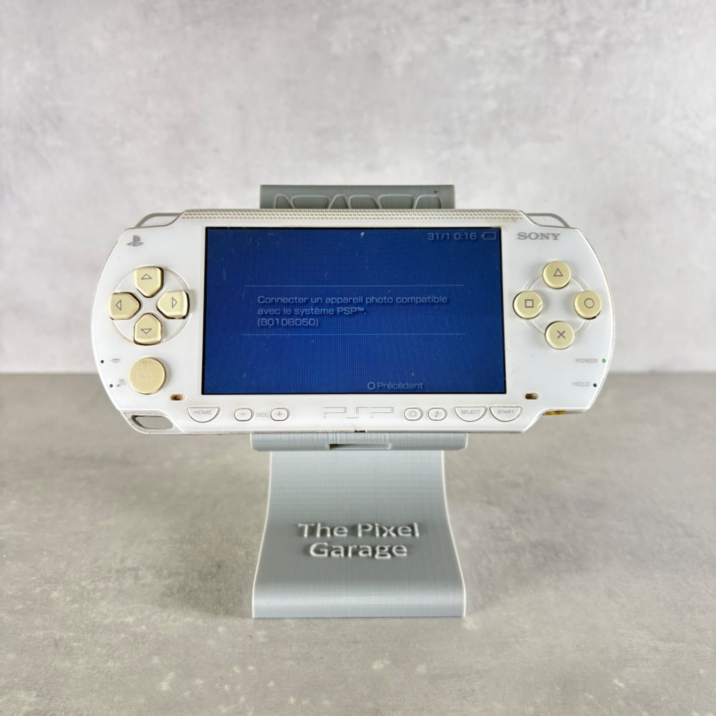 Sony PSP 1004 Bianco PLAYSTATION CONSOLE Con Caricatore E Giochi