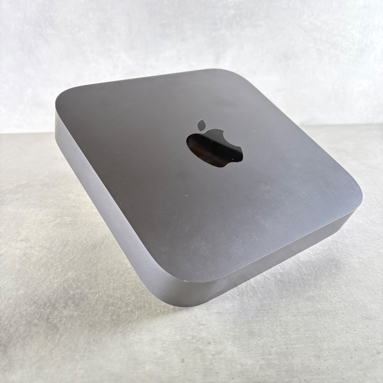 APPLE MAC MINI 2018 128GB SSD Intel quad core i3 3,6 GHz 8GB RAM Sequoia 15.0.1