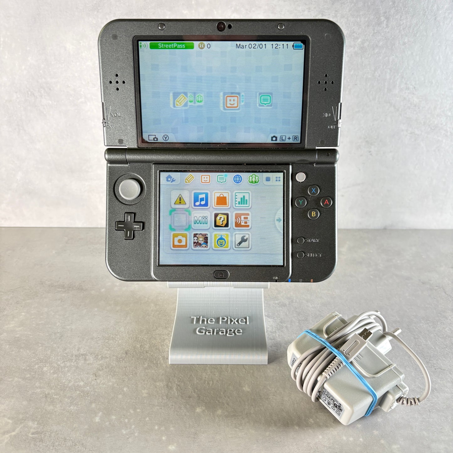 New Nintendo 3DS XL – Grigio Metallico/Nero (Usato) + Caricatore Compatibile