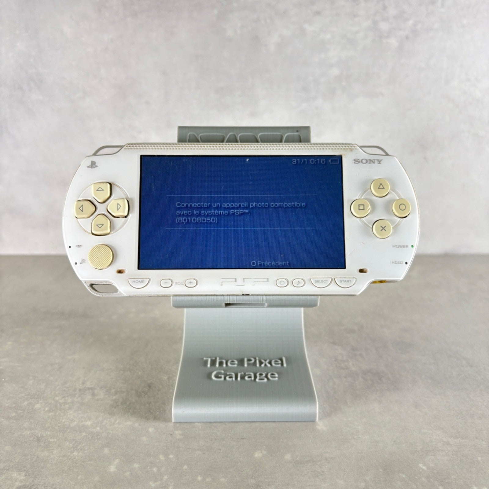 Sony PSP 1004 Bianco PLAYSTATION CONSOLE Con Caricatore E Giochi