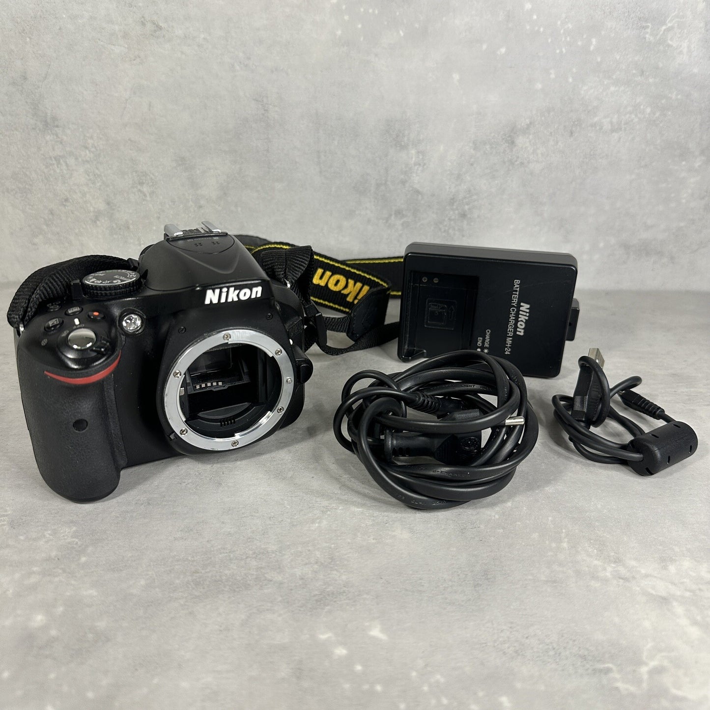 NIKON D5200 FOTOCAMERA REFLEX DIGITALE Nero Originale Completa + Custodia