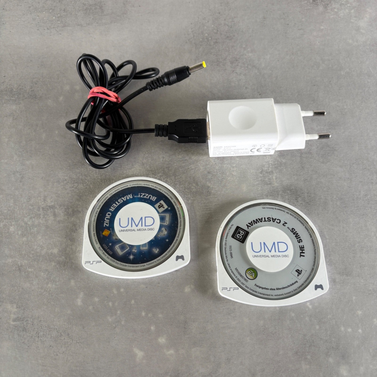 Sony PSP 1004 Bianco PLAYSTATION CONSOLE Con Caricatore E Giochi