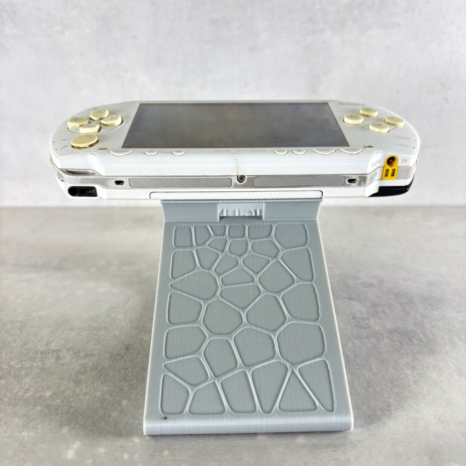 Sony PSP 1004 Bianco PLAYSTATION CONSOLE Con Caricatore E Giochi
